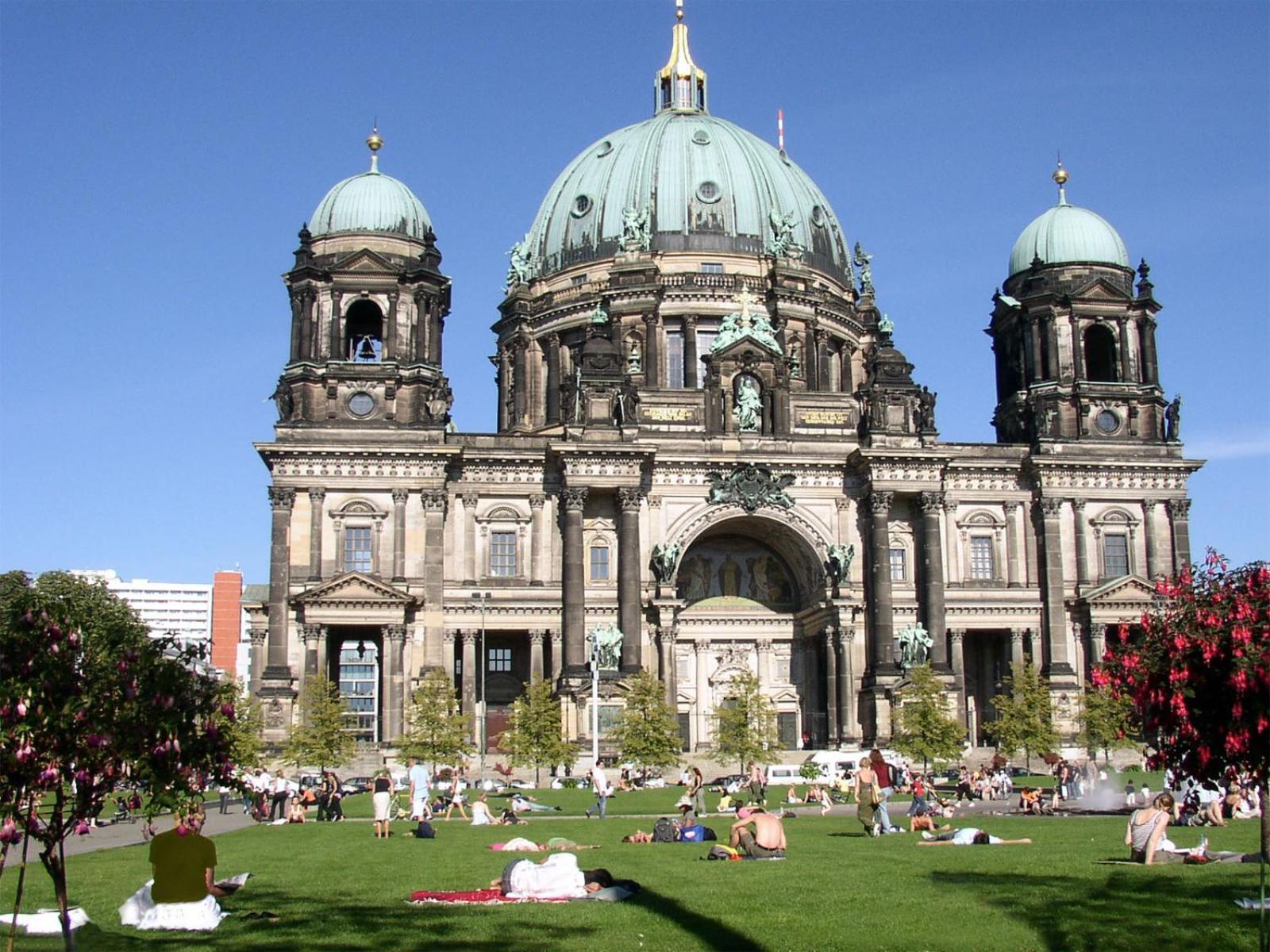 Wonderful And Cosy In The Heart Of Berlin, 1 Bedroom, 1 Living With Comfortable Bed Couch Apartment *